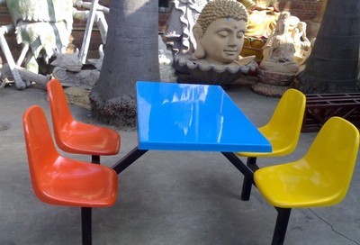 多种颜色的玻璃钢桌椅(玻璃钢桌椅,北海玻璃钢桌椅,北海玻璃钢桌椅厂家,北海玻璃钢桌椅价格)--广西北海跃达玻璃钢制品