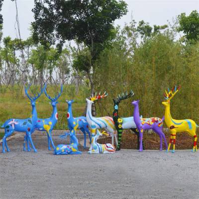 广西玻璃钢动物雕塑厂家 打造楼盘景观中的诗意鹿群雕塑小品